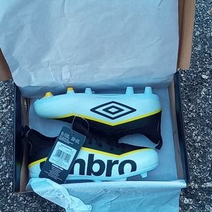 Umbro Pivot Soccer Cleat Youth 3Y
